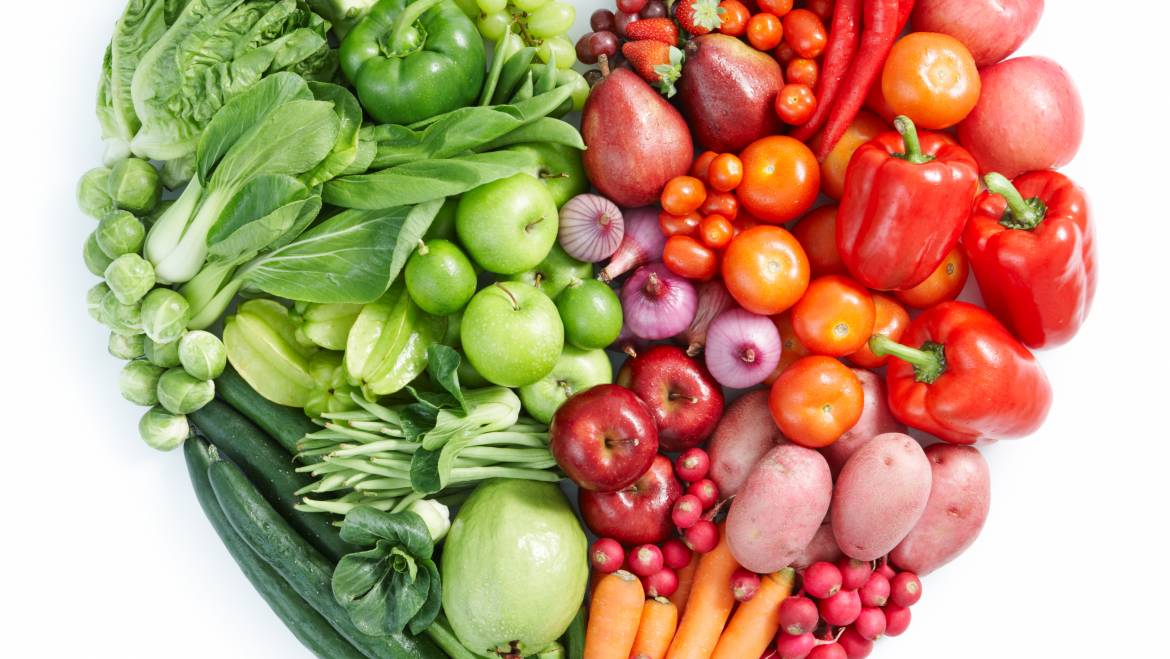 Come frutas y verduras, no las hagas jugo.